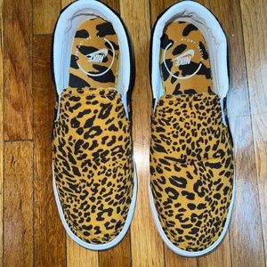 Women Nike court legacy shoes Size 9